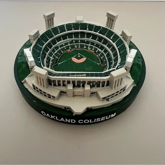 Oakland Athletics Replica Coliseum Statue Giveaway NEW IN BOX - Picture 3 of 6